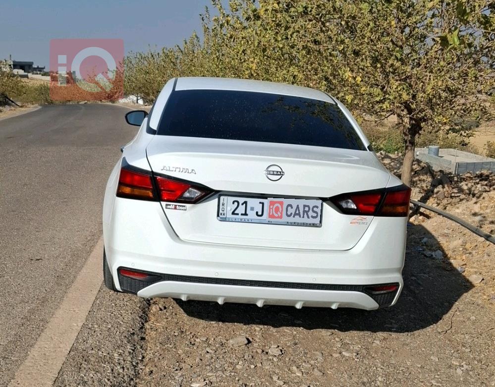 نيسان ألتيما